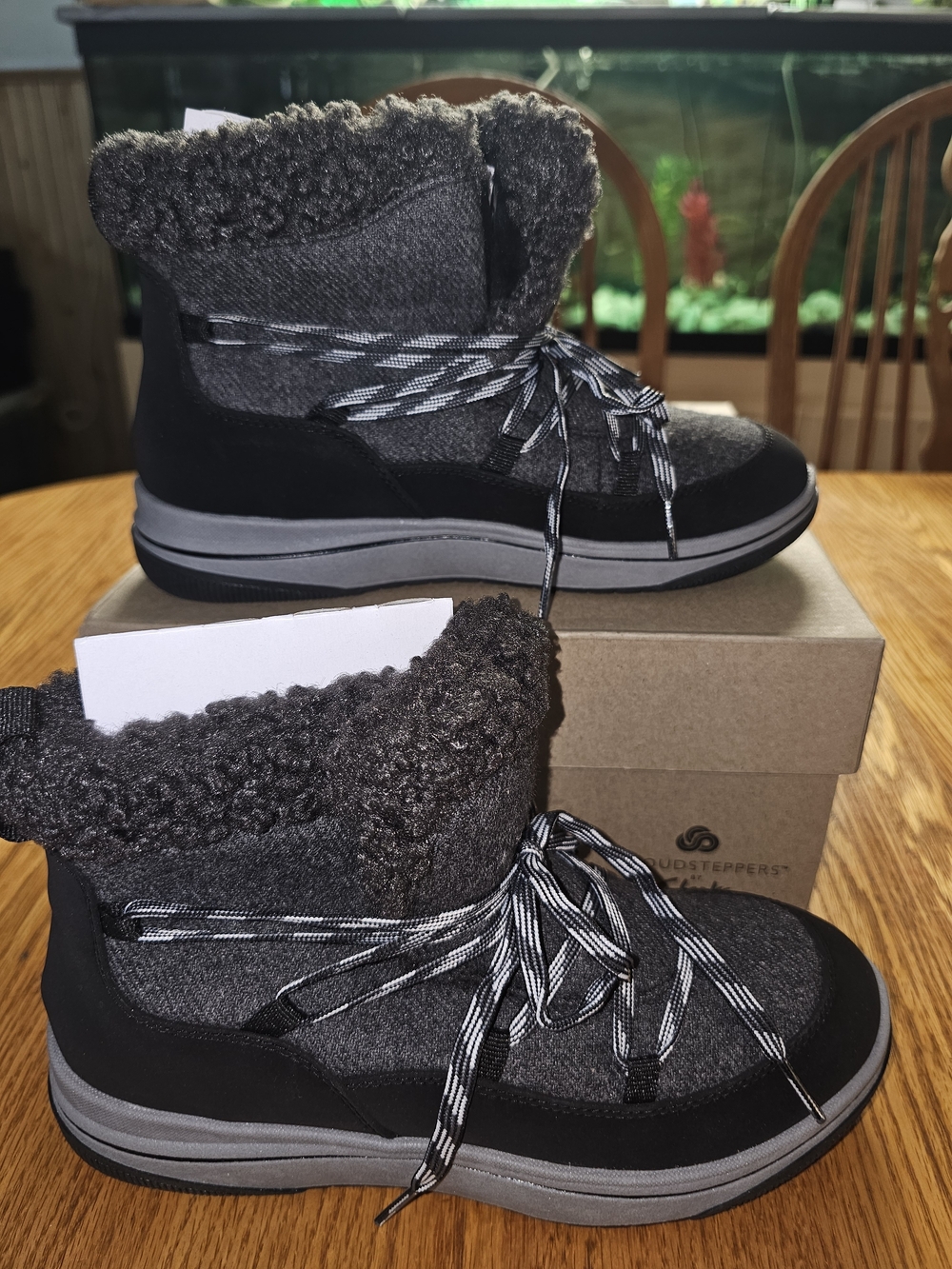 Cloudsteppers by Clarks Gray Sherpa-Lined Lace-Up Ankle Boots Womens Size 6